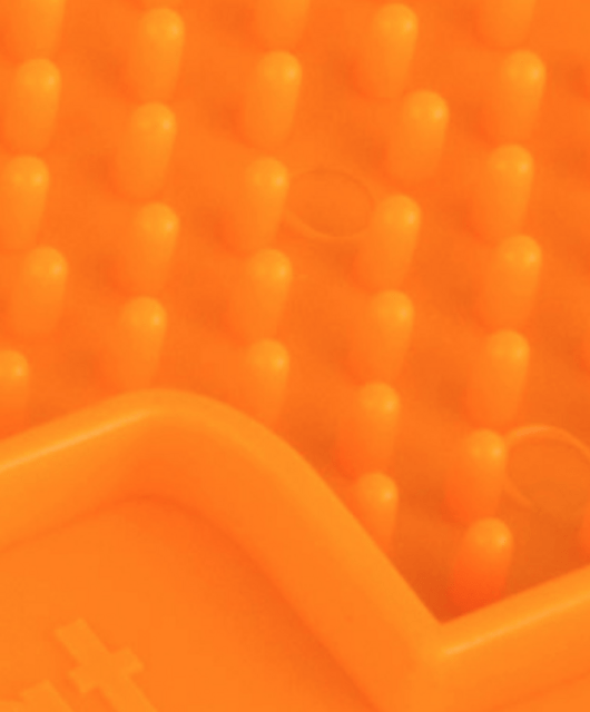 LickiMat Soother - Aktivitetsmåtte 20 cm Orange